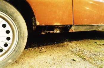 Sill/lower rear wing corrosion on a coupe